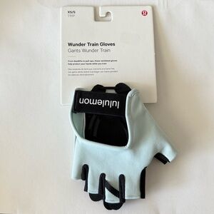 Lululemon Wunder Train Gloves size XS/S Powder Blue/Black PWBE/BLK